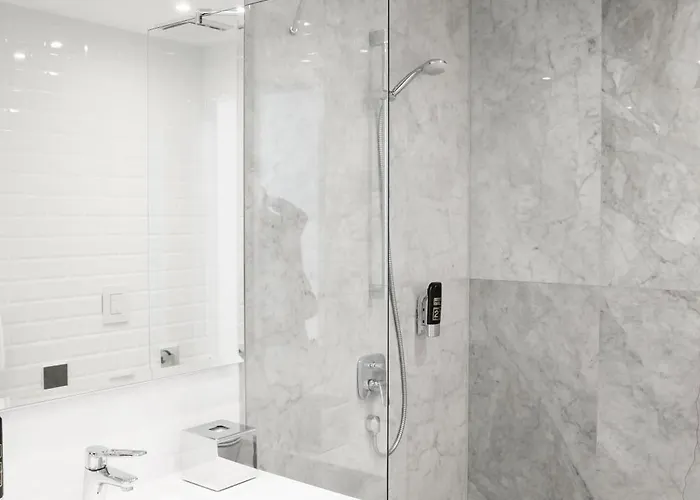 H24 Lichtenberg Hotell 3*