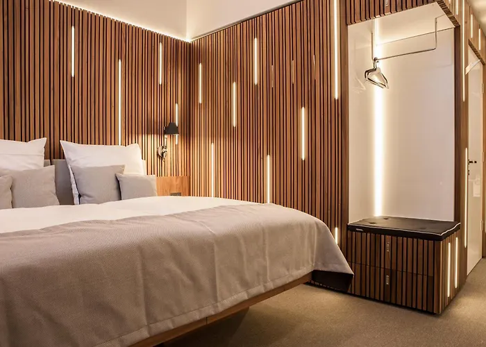 H24 Lichtenberg Hotell 3*