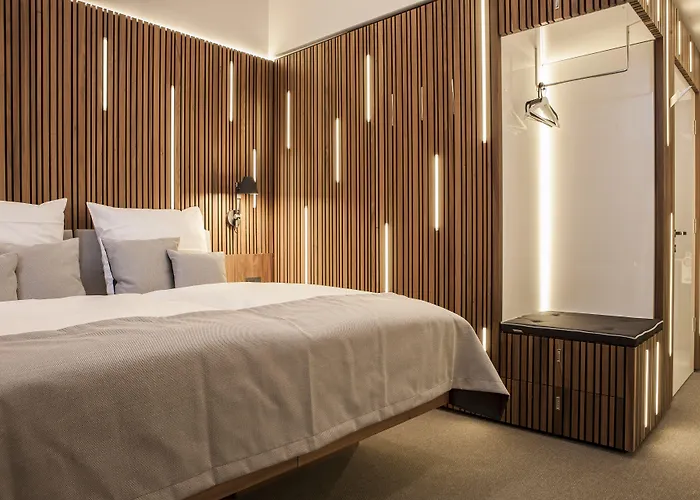 H24 Lichtenberg Hotell 3*