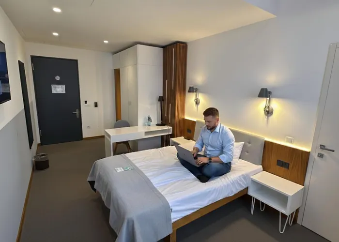 H24 Lichtenberg Hotell