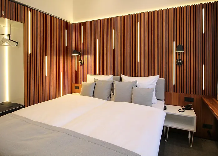 H24 Lichtenberg Hotell 3*